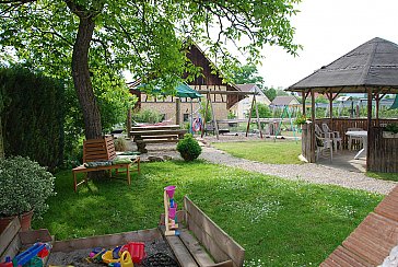 Ferienwohnung in Friedrichshafen - Spielplatz und Garten