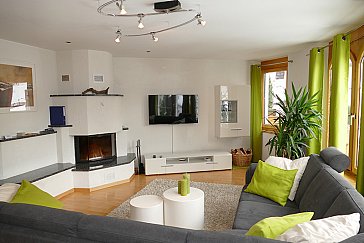 Ferienwohnung in Saas-Almagell - Wohnraum mit Kamin