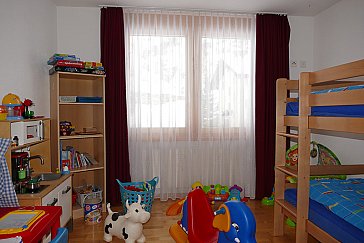 Ferienwohnung in Saas-Almagell - Etagenbett und Kinderspielzimmer