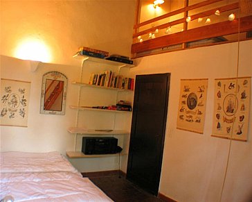 Ferienwohnung in Sassetta - Schlafzimmer mit Empore