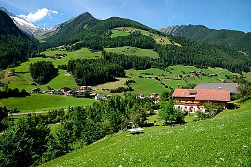 Ferienwohnung in Steinhaus - Unser Bauernhof liegt inmitten von grünen Wiesen