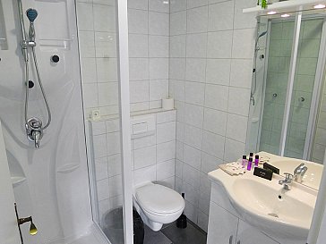 Ferienwohnung in Niederbipp - Badezimmer und Dusche