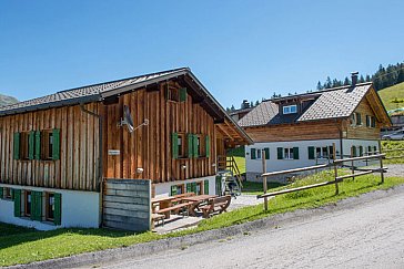 Ferienhaus in Garfrescha - Das Haus im Sommer