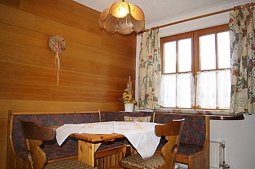 Ferienwohnung in Strengen - Küche mit Sitzecke