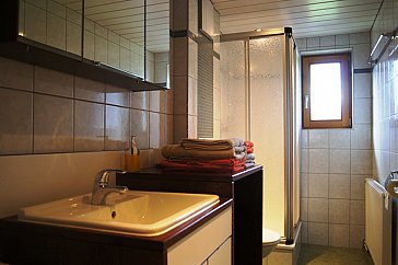 Ferienwohnung in Strengen - Badezimmer