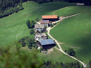 Ferienwohnung in Kastelruth - Luftaufnahme Strumpflunerhof