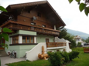 Ferienwohnung in Sillian - Grosser Garten mit Holzbrunnen