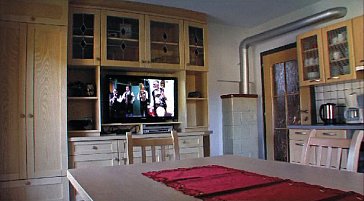 Ferienwohnung in Sillian - Wohnzimmerschrank mit grossem HD-TV und Videos