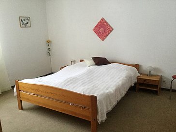 Ferienwohnung in Habkern - Eines der Schlafzimmer mit Doppelbett
