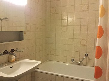 Ferienwohnung in Habkern - Das Badezimmer mit Badewanne