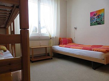 Ferienwohnung in Habkern - Schlafzimmer mit Einzel- und Stockbett