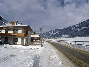 Ferienwohnung in Zell am Ziller - Winterfoto Ferienwohnungen Flörl