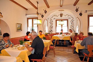 Ferienwohnung in Kaltern - Frühstückspension Roter Adler