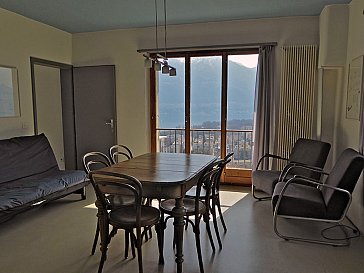 Ferienwohnung in Locarno-Muralto - Wohnzimmer mit Balkon und Weitsicht
