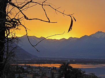 Ferienwohnung in Locarno-Muralto - Sonnenuntergang hinter den Alpen