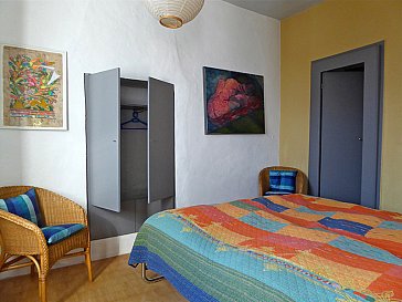 Ferienwohnung in Locarno-Muralto - Schlafzimmer 1, mit Einbauschrank