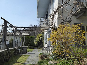 Ferienwohnung in Locarno-Muralto - Terrasse mit Sitzplatz am Granittisch