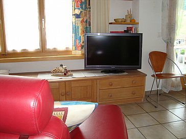 Ferienwohnung in Saas im Prättigau - Wohnraum / TV