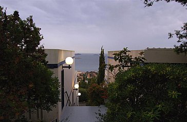 Ferienwohnung in Bandol - Blick von der Treppe auf das Meer