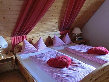 Ferienwohnung in Bernau im Schwarzwald - Schlafzimmer mit Schreibtisch