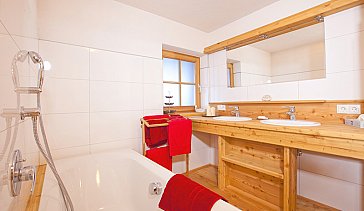 Ferienhaus in Sölden - Bad Grosses Zimmer