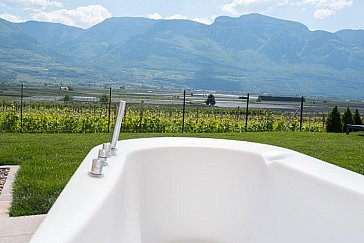 Ferienwohnung in Tramin - Designbadewanne