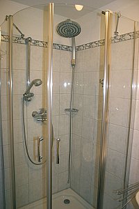Ferienhaus in Kaltenbach - Badezimmer mit Dusche