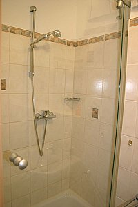 Ferienhaus in Kaltenbach - Badezimmer mit Dusche