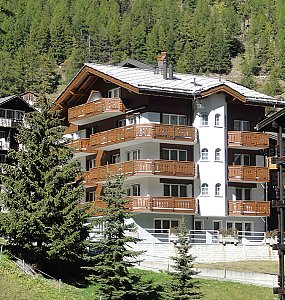 Ferienwohnung in Saas-Fee - Hausansicht Sommer