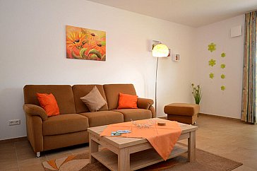 Ferienwohnung in Norden - Die gemütliche Couch bietet viel Platz...