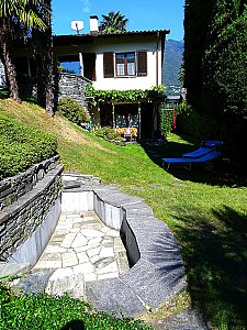 Ferienwohnung in Ascona - Blick Garten Richtung Haus