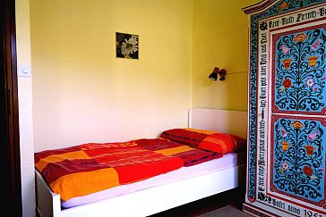 Ferienwohnung in Ascona - Schlafzimmer, Bett an der Innenwand