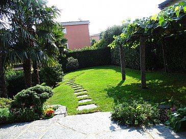 Ferienwohnung in Ascona - Blick in den Garten