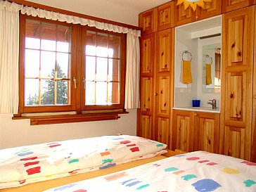 Ferienwohnung in Bellwald - Schlafzimmer mit Doppelbett