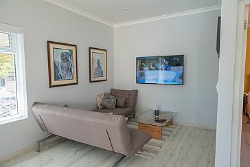 Ferienwohnung in Kapstadt-Constantia - Junior-Suite Merlot - TV Corner