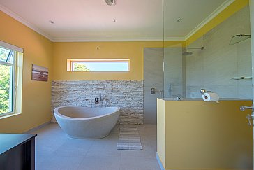 Ferienwohnung in Kapstadt-Constantia - Suite Shiraz - Main Bathroom