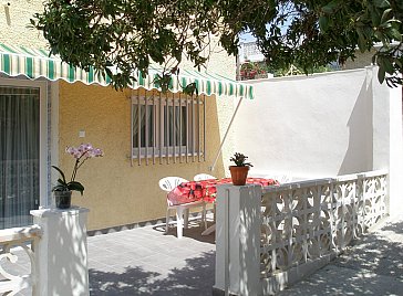 Ferienwohnung in Guardamar del Segura - Aussenansicht mit Terrasse