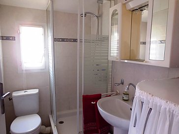 Ferienhaus in Gruissan - Dusche mit WC