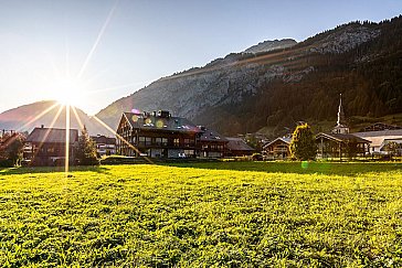 Ferienwohnung in La Chapelle-d'Abondance - Garten im Sommer