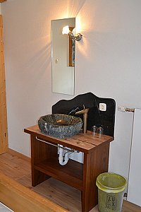 Ferienhaus in Kals am Grossglockner - Waschtisch im Schlafzimmer