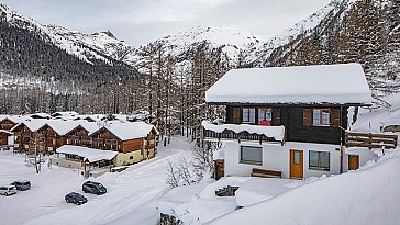 Ferienwohnung in Oberwald - Aussenansicht Winter