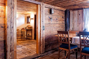 Ferienhaus in Haslach-Fischerbach - Speisezimmer mit Blick zum Wohnzimmer