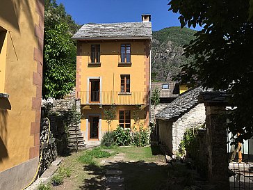 Ferienhaus in Tegna - Haus vom Garten