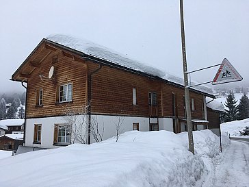Ferienwohnung in Valbella - Haus im Winter