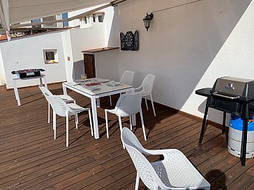 Ferienwohnung in Sant Feliu de Guíxols - Dachterasse, Grill, 2 Tische, 2 Sonnenliegen