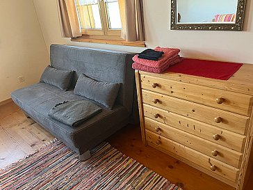 Ferienhaus in Camuns - Ausziehcouch im Doppelschlafzimmer