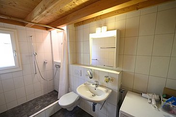 Ferienhaus in Braunwald - Badezimmer mit Dusche