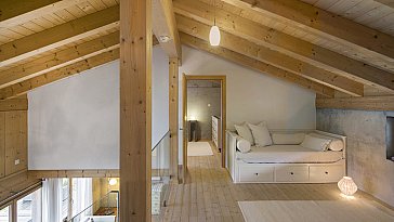 Ferienhaus in Obergesteln - Galerie mit TV/Lesebereich